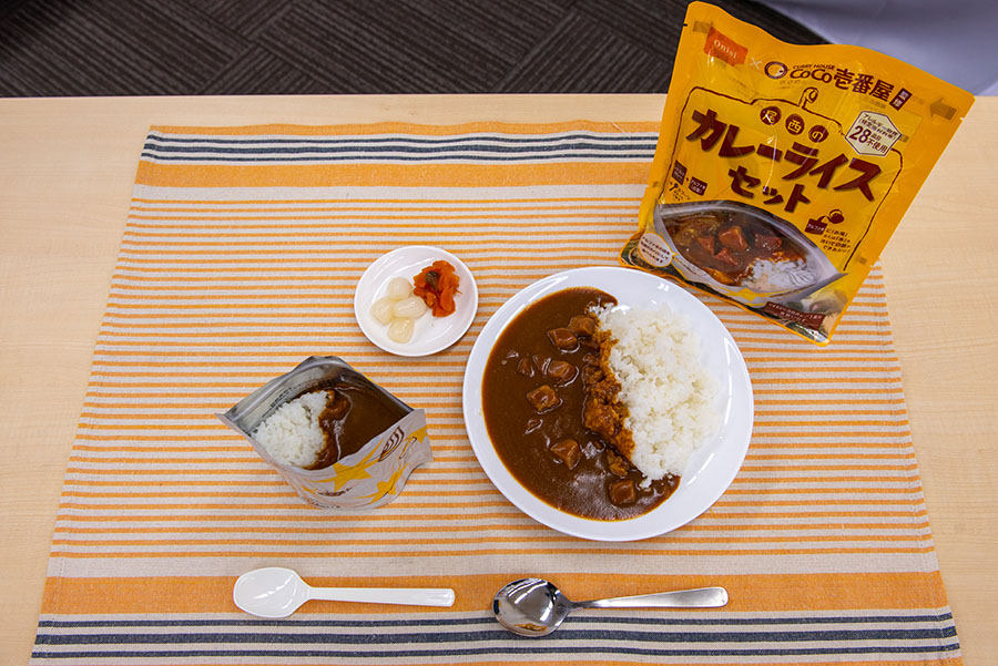   保存食としても手軽なアウトドアご飯としても活躍。 「CoCo壱番屋監修 尾西のカレーライスセット」登場