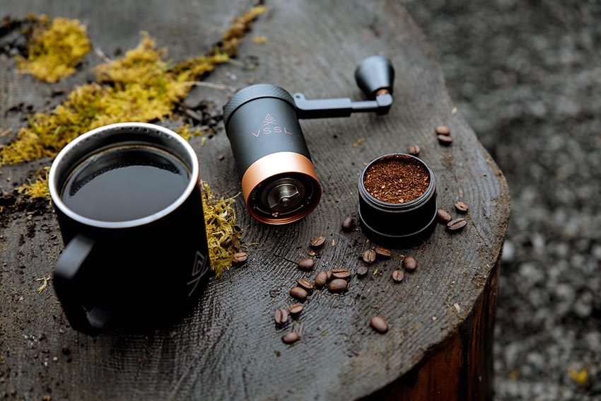   アウトドアシーンで簡単かつ直感的においしいコーヒーを淹れることができるハンドグラインダー「ジャバ」が新登場