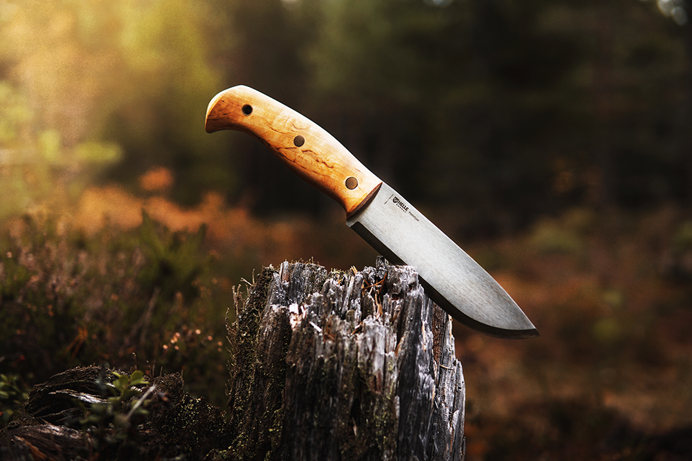   「ヘレナイフ」の新作ナイフは、バトニングもOKな大型フルタングモデル！