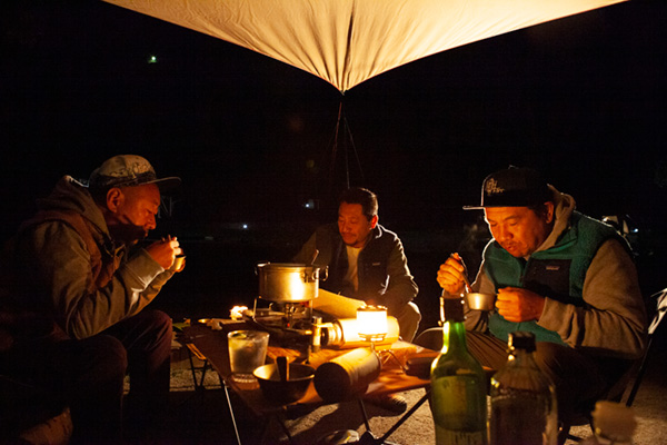   これぞおやじキャンプ飯！淡路島の絶品食材で海沿いキャンプ