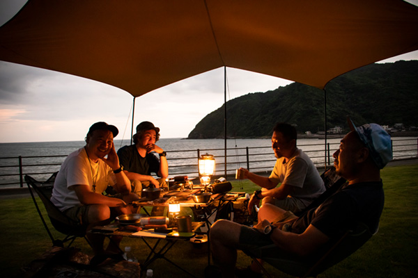   絶品の海鮮・肉・お酒！ 食い飲み堪能キャンプならここ！