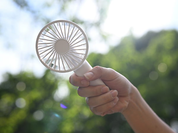   何を買えば正解？キャンプで役に立つ携帯ファンが便利すぎる！
