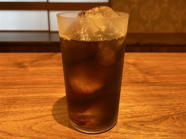 ロックアイスが最強!お酒やコーヒーが最高に美味しく飲める氷の使い方を紹介!