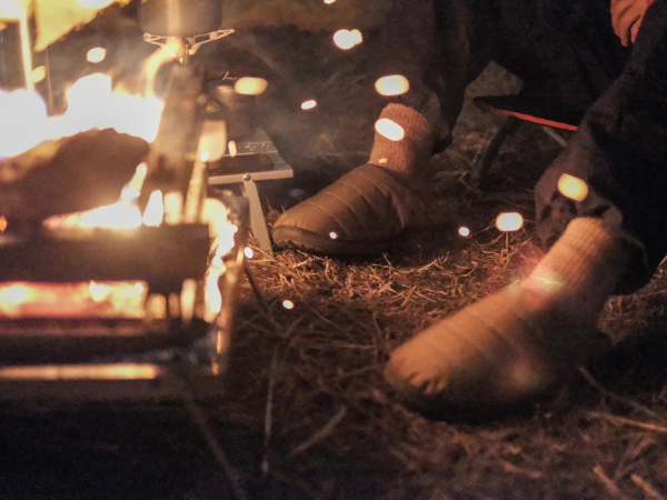   一度履いたら虜になる！冷えや火の粉対策に難燃サンダルが快適すぎる