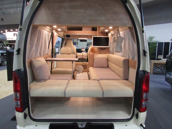   これぞ“ペット専用キャンピングカー”革命！レクヴィ『ソラン』が想像以上に快適すぎた